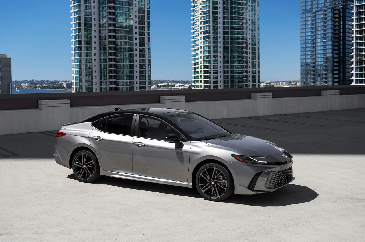 2025 Camry XSE AWD HeavyMetalBlackRoof 006